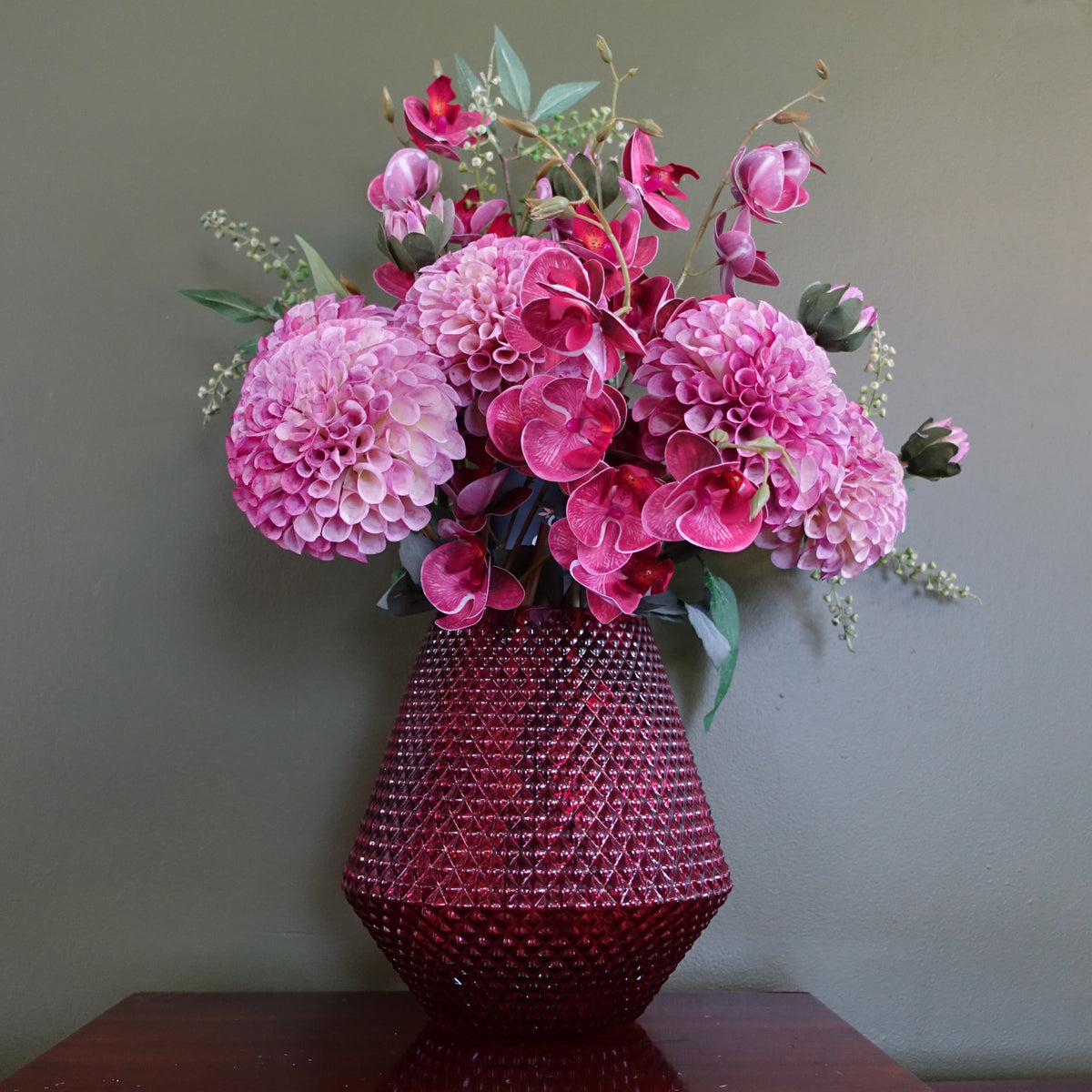 23cm Diamond Embossed Pink Glass Vase – image 2