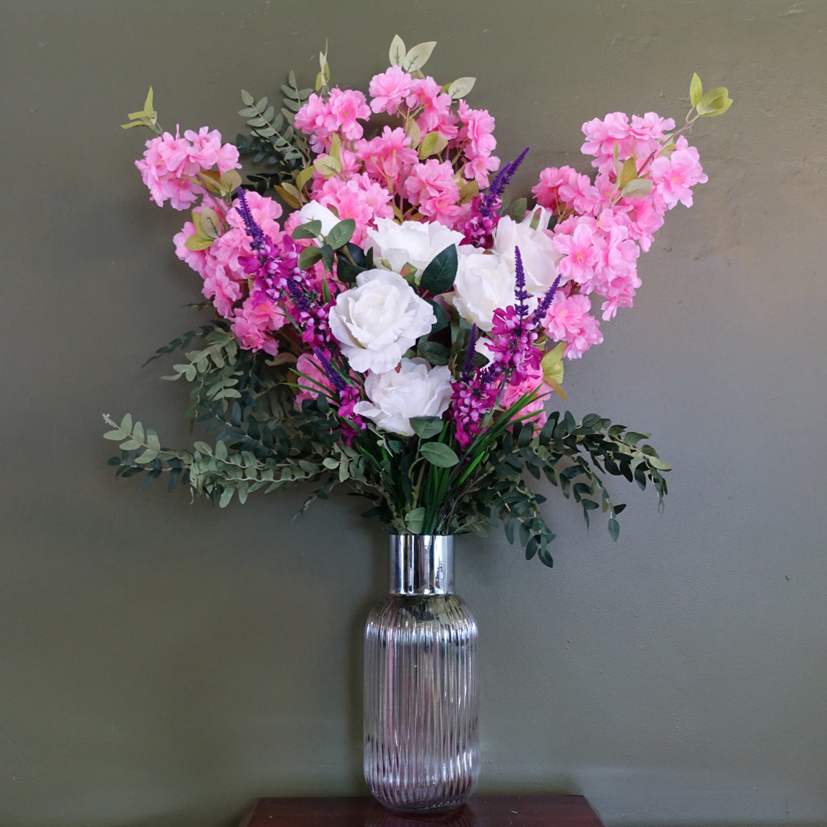 34cm Ridged Ombre Glass Vase – image 2