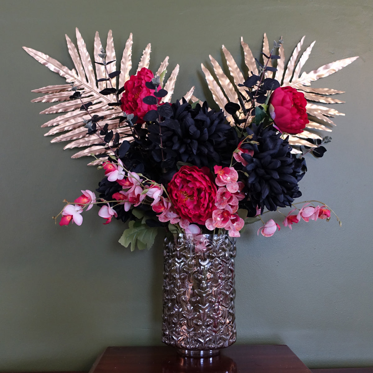 29cm Embossed Chestnut Glass Vase – image 2