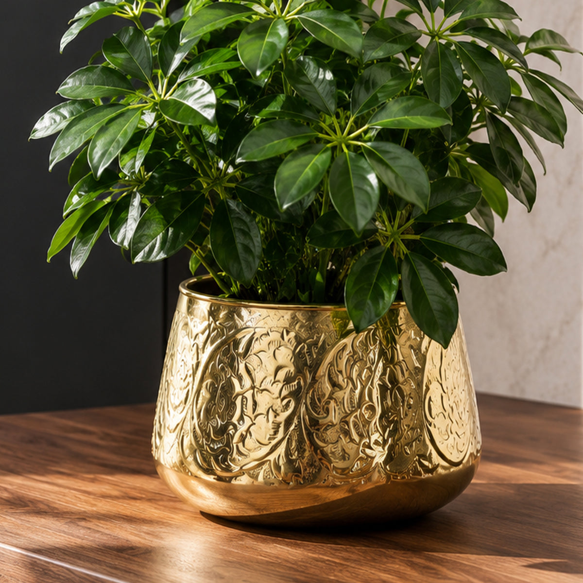 18cm Gold Swirl Metal Planter by Leaf – image 2