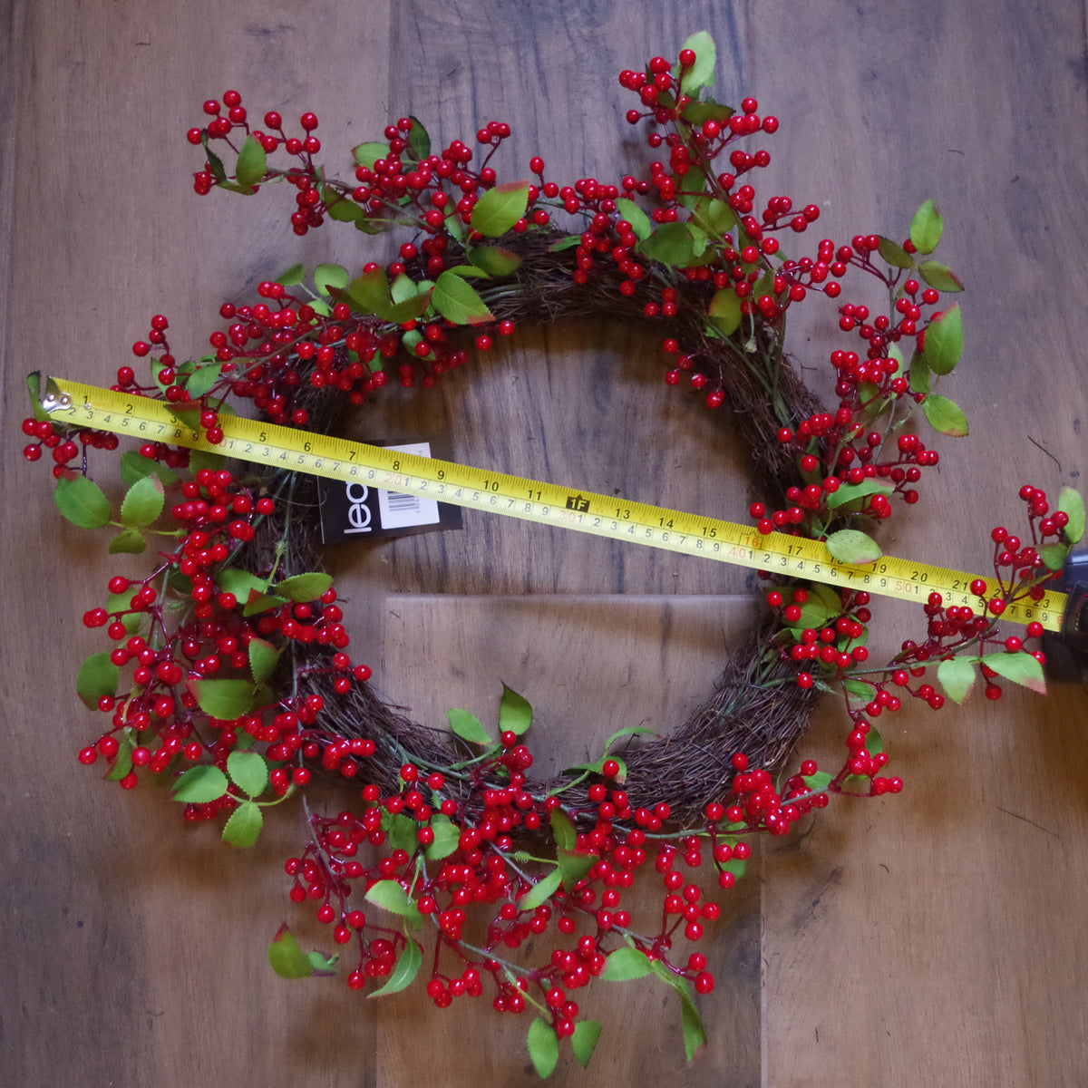 60cm (24") Large Luxury Christmas Natural Look Artificial Red Berry Floristry Wreath – image 5
