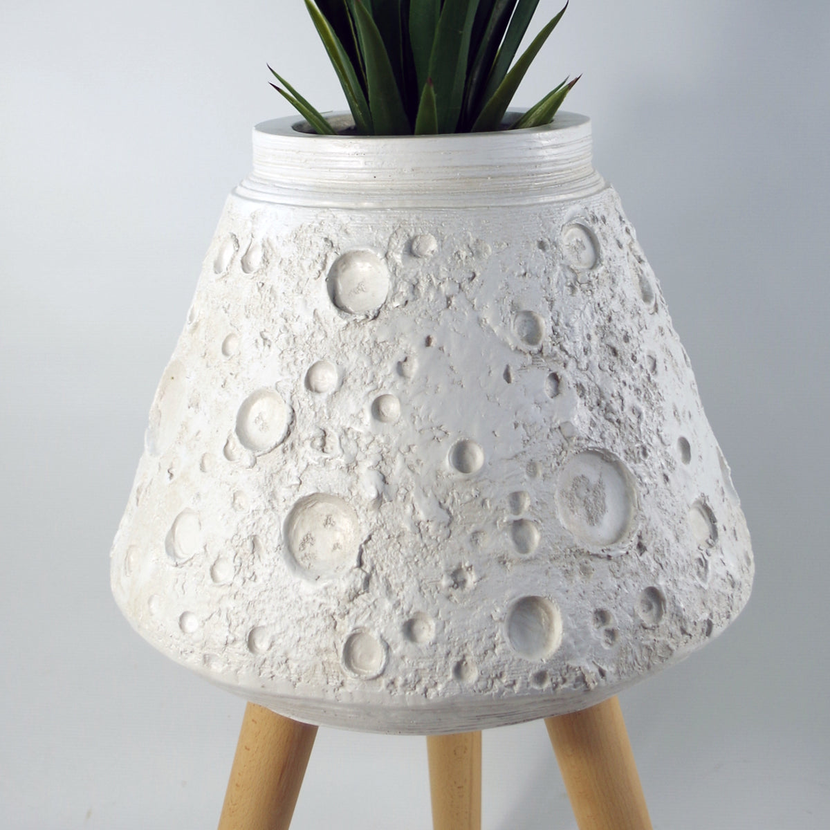 62cm x 40cm Large Lunar White Planter – image 5
