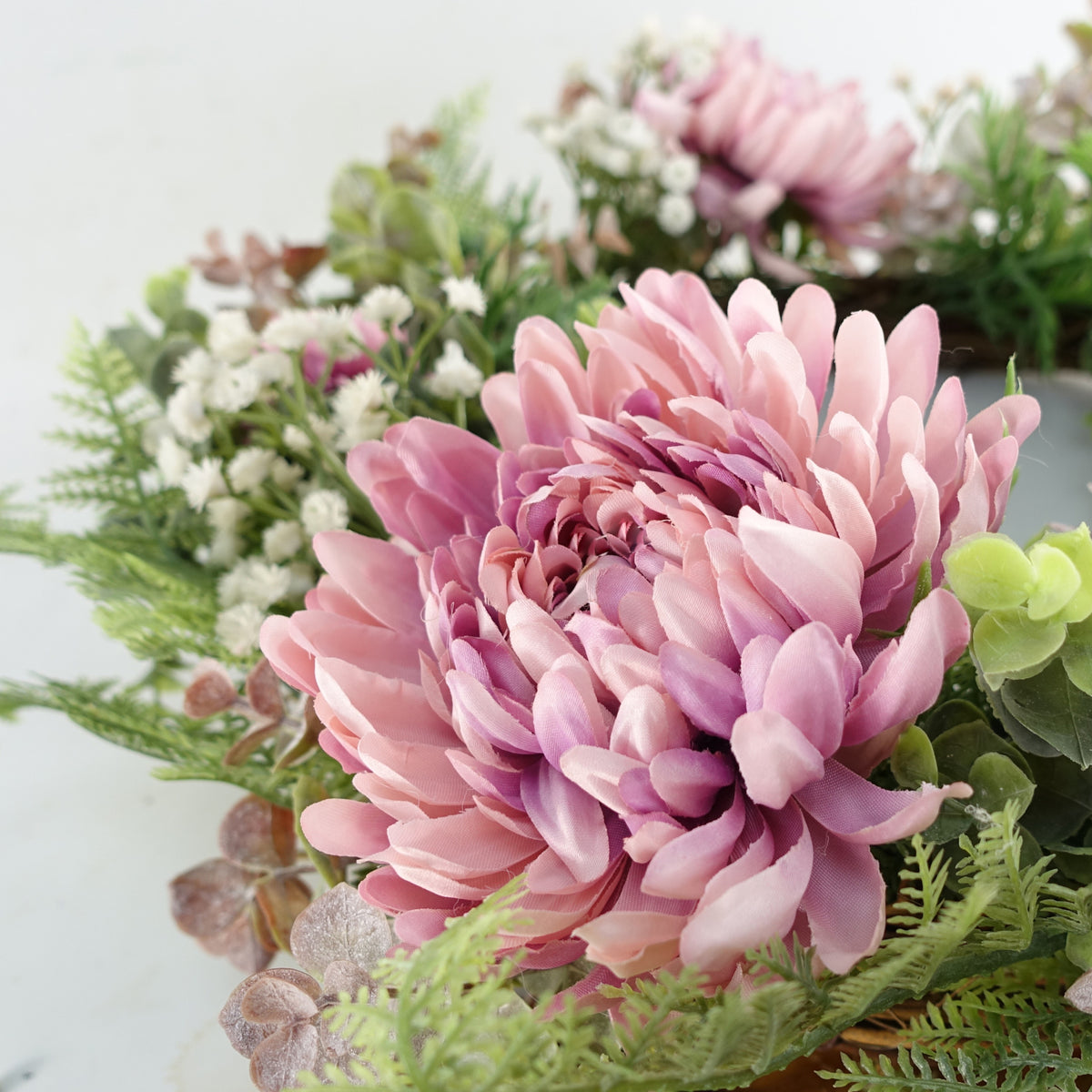 45cm Artificial Pink Floral Wreath – image 3