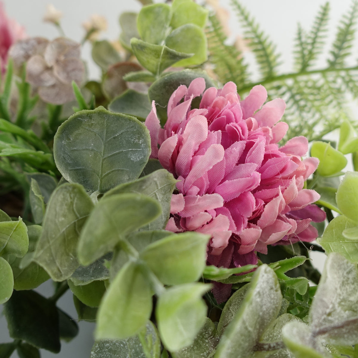 45cm Artificial Pink Floral Wreath – image 5