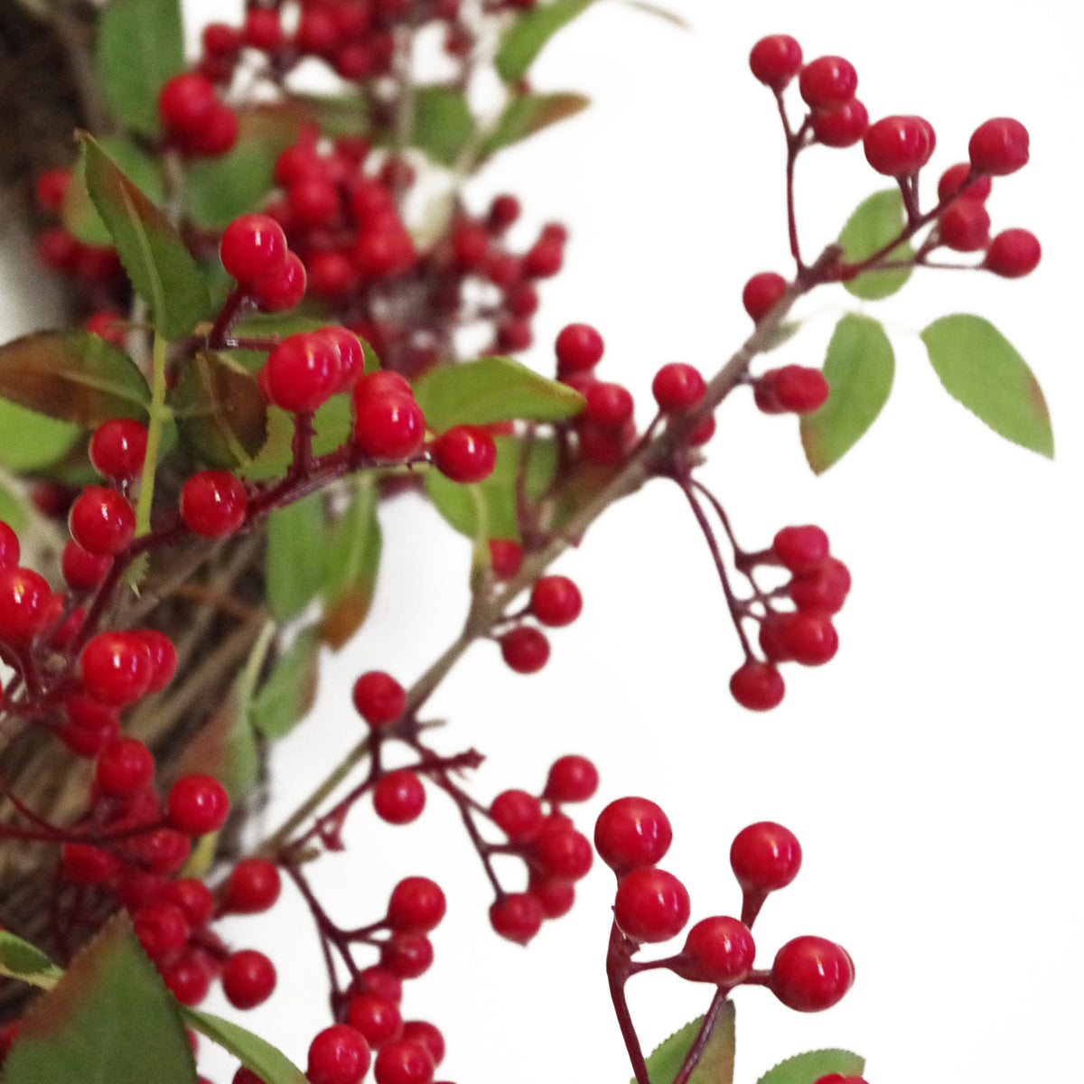 60cm (24") Large Luxury Christmas Natural Look Artificial Red Berry Floristry Wreath – image 2