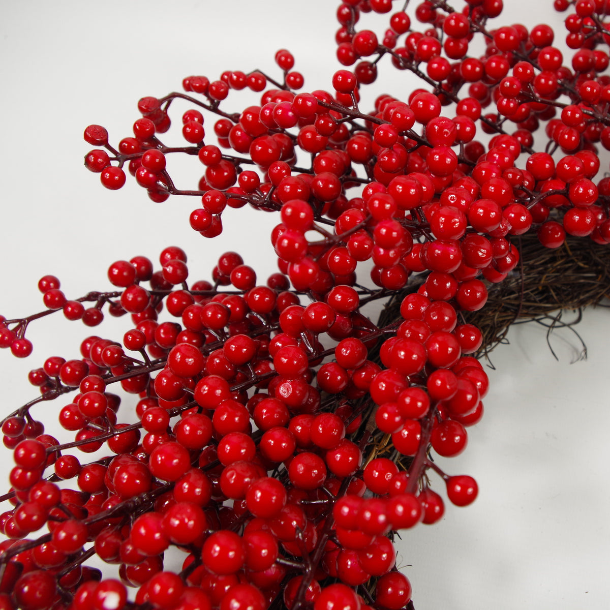 60cm (24") Large Luxury Christmas Artificial Red Berry Floristry Wreath – image 2