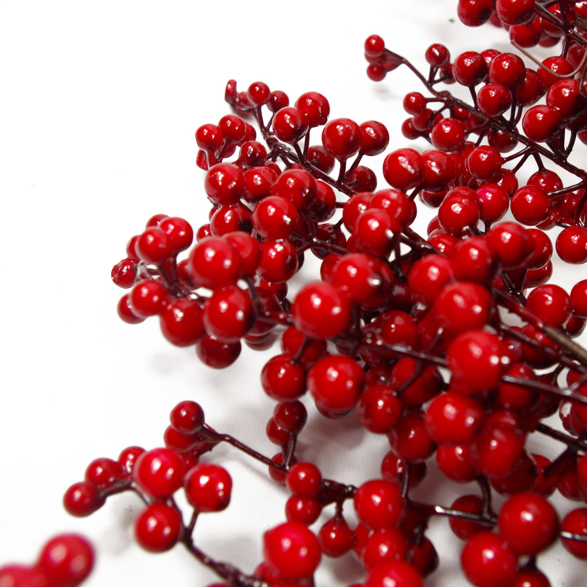 60cm (24") Large Luxury Christmas Artificial Red Berry Floristry Wreath – image 4
